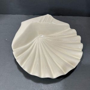 Large Ashtray - Shell Shaped Hollywood Ashtray
